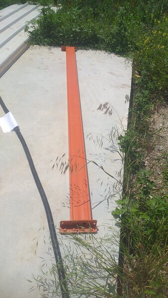 Teava constructii cu suport prindere.